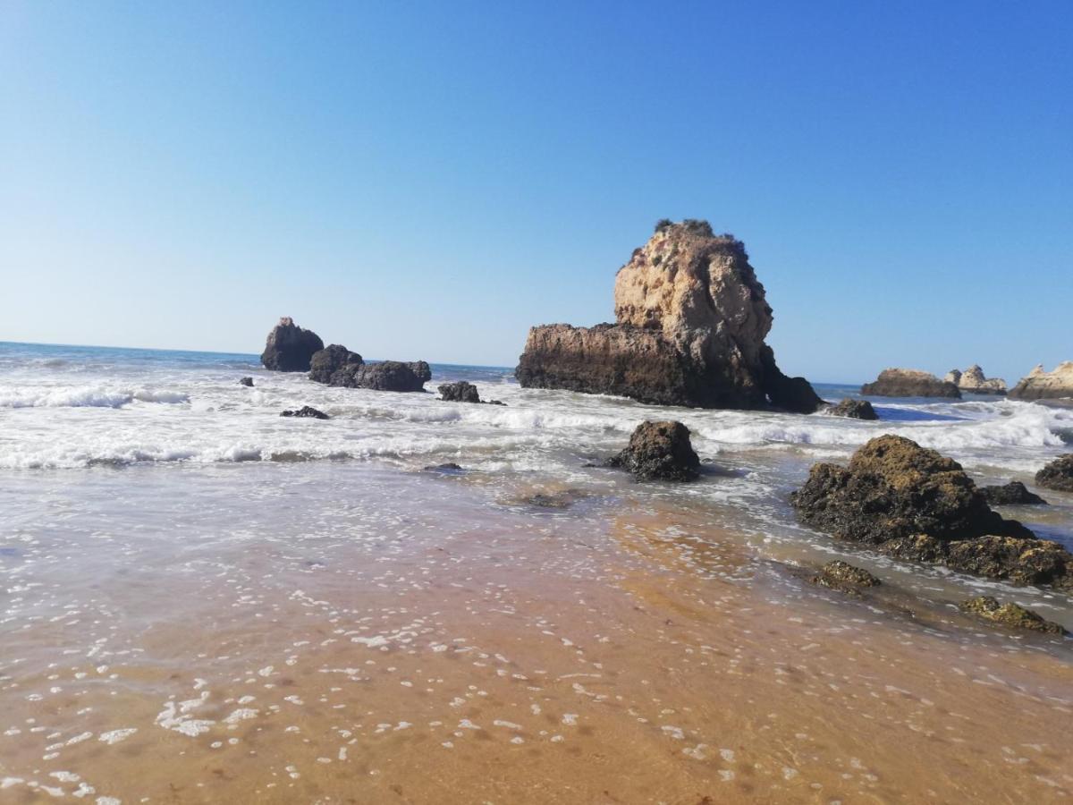 Rocha Praia Mar Beach Front Line Bay Portimão Esterno foto