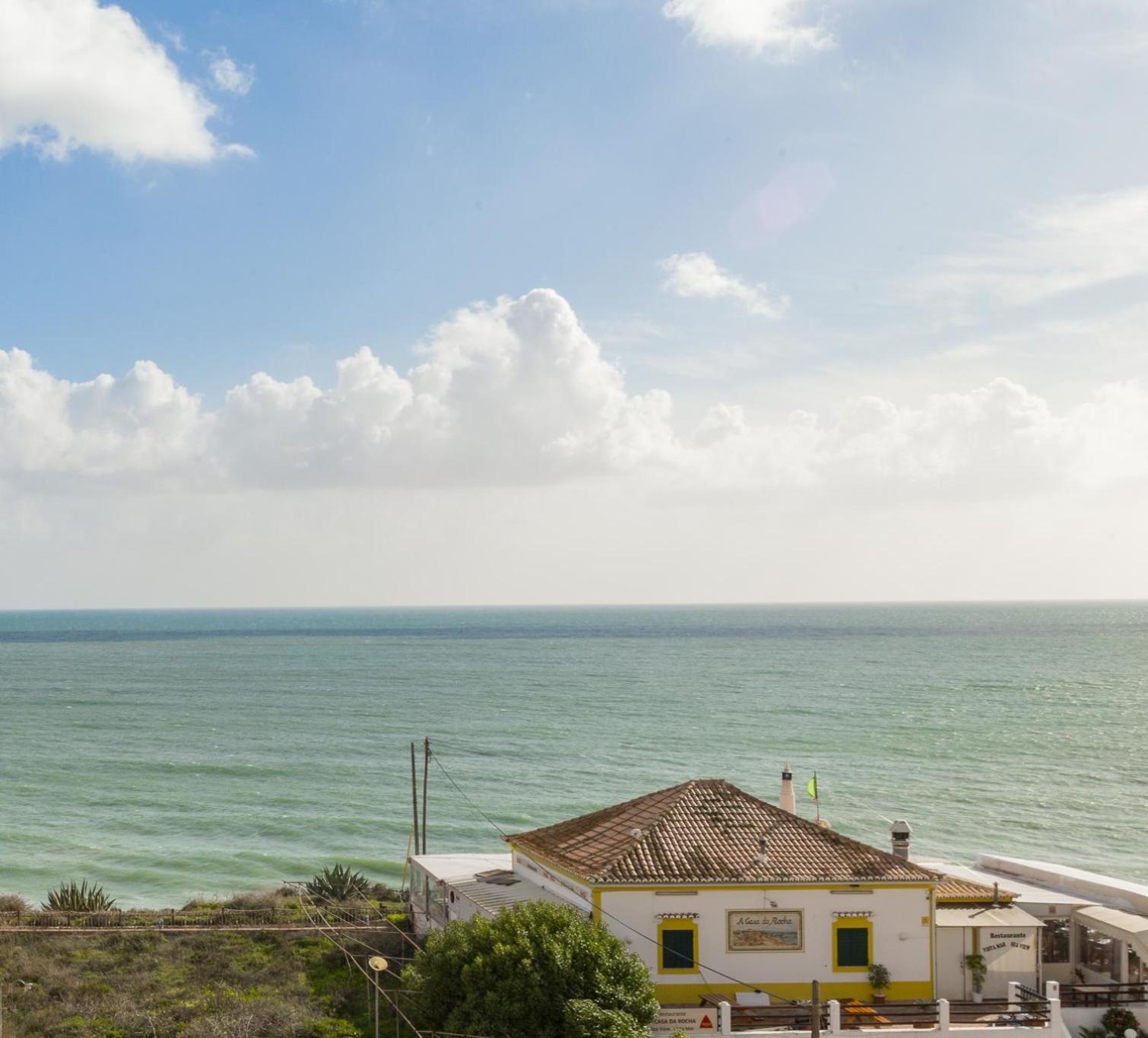 Rocha Praia Mar Beach Front Line Bay Portimão Esterno foto