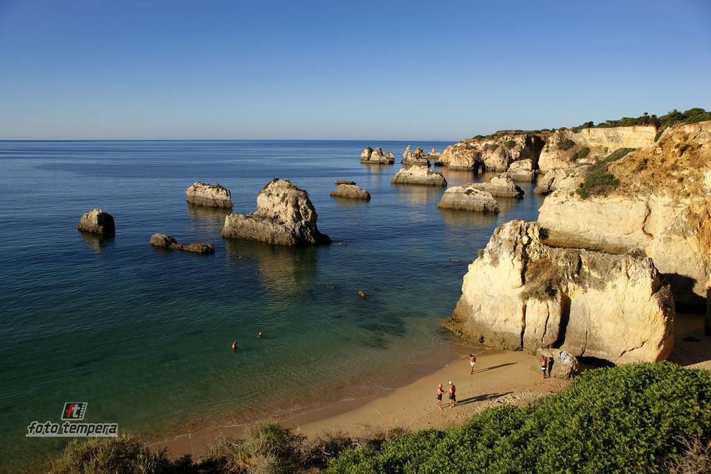 Rocha Praia Mar Beach Front Line Bay Portimão Esterno foto