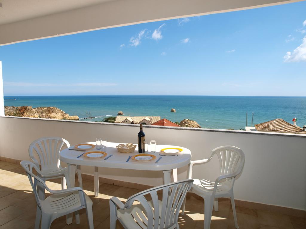 Rocha Praia Mar Beach Front Line Bay Portimão Esterno foto